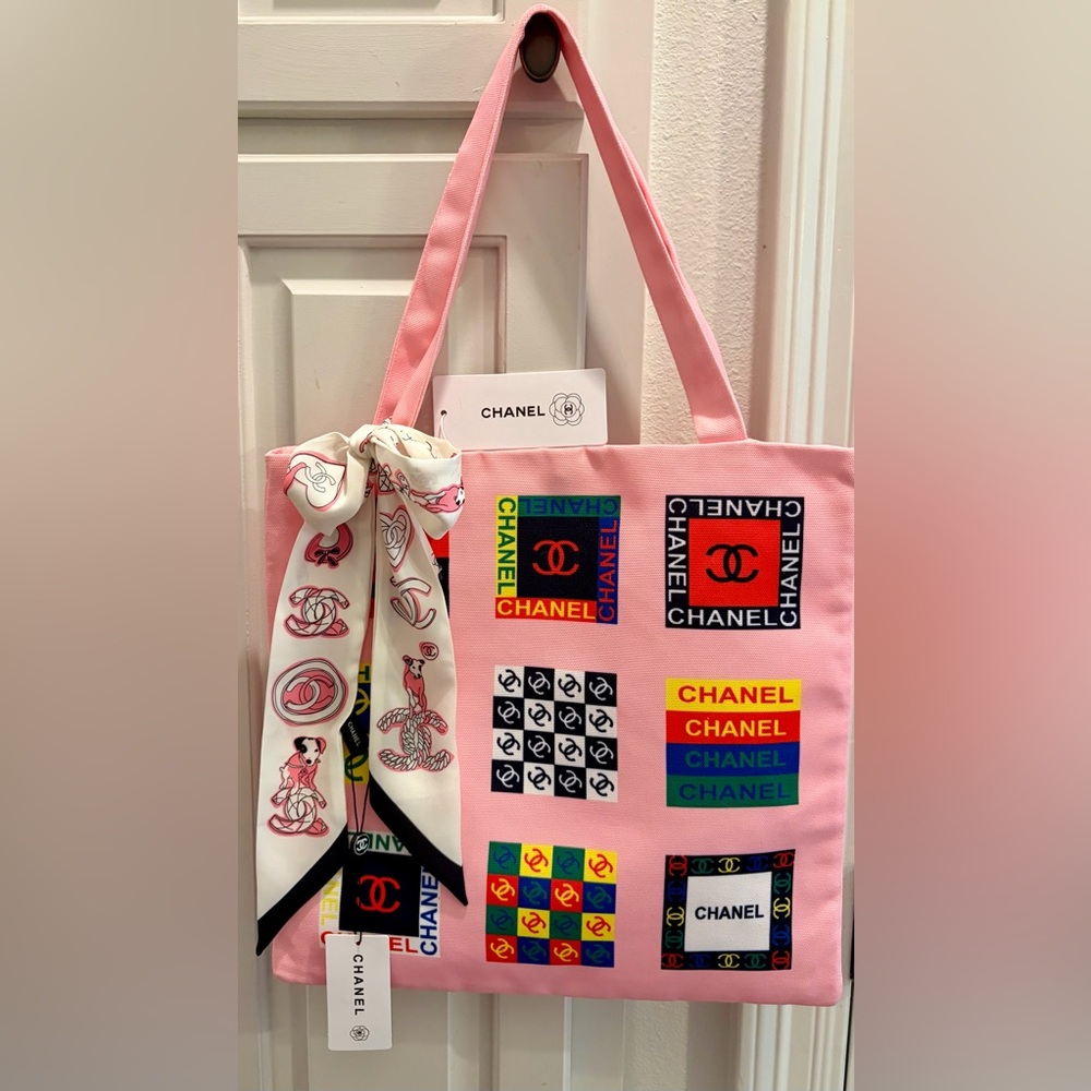 CHANEL BEAUTE VIP Fashion Pink Logo/Patchwork Tote w/Silk Scarf & Authentic Bag